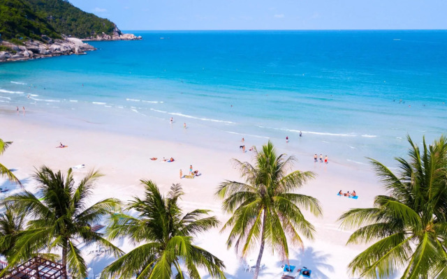 AmaresA Resort & Skybar