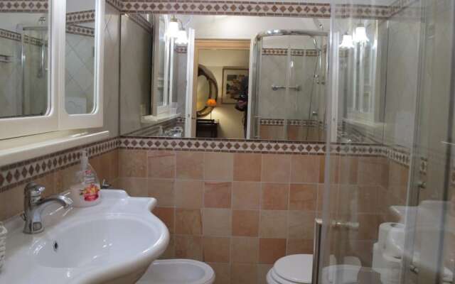 Aurora in Pantheon Apartment