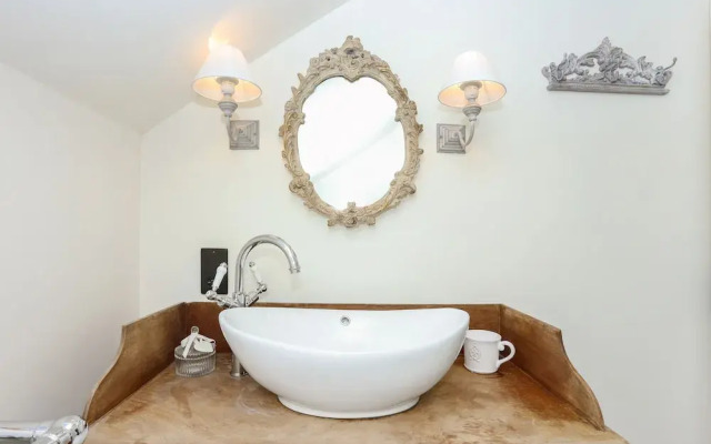 Classic Family Barn Conversion in Radcot