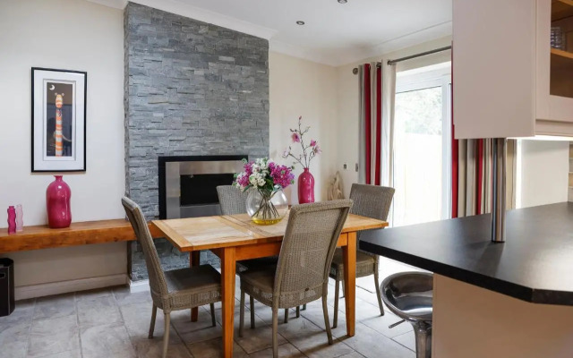 Stylish family home in desirable Penylan + Parking
