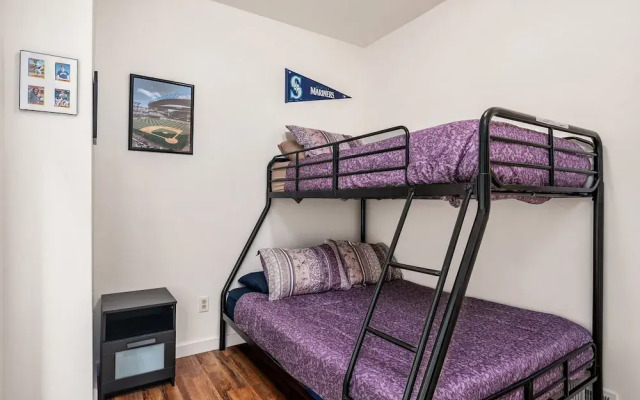 Seattle Vacation Home: The Hawks' Nest