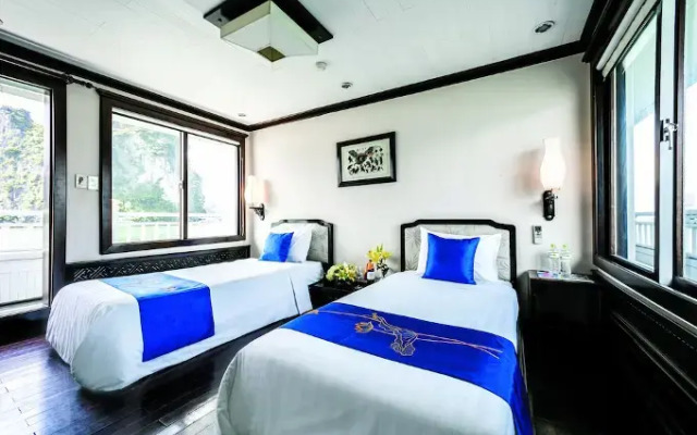 Gray Line Private Luxury Cruise