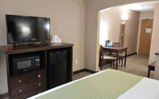 FairBridge Inn & Suites Dupont