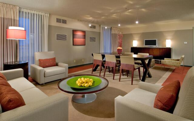 Crowne Plaza Chicago West Loop by IHG