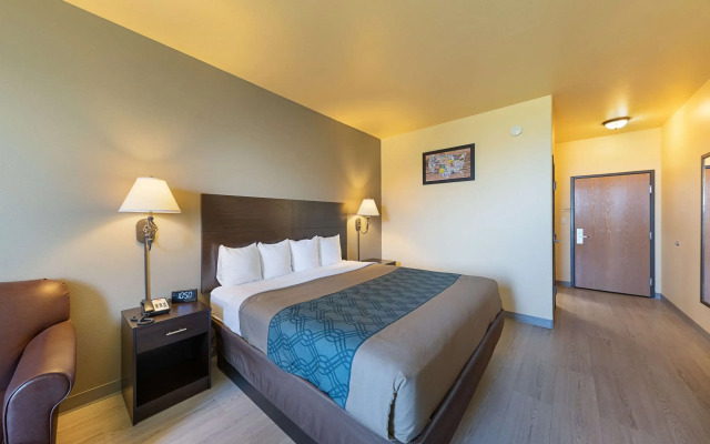 Econo Lodge Inn & Suites Bridgeport