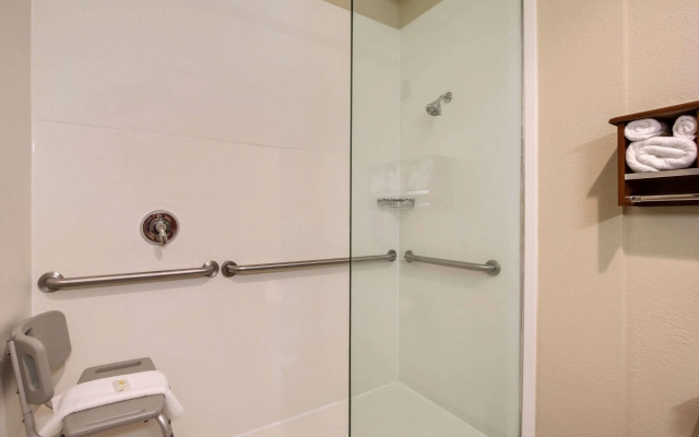 Comfort Inn & Suites Bellevue - Omaha Offutt AFB