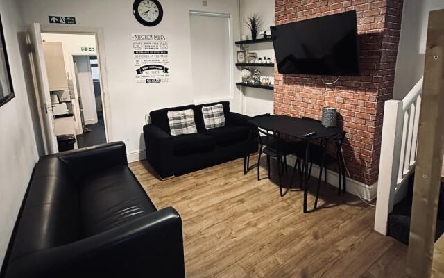 Inviting 7-bed House in Coventry City Centre