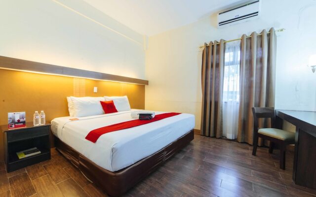 RedDoorz Premium @ The Ritz Garden Oases