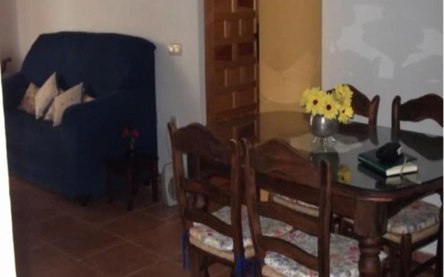 Apartment 2 Bedrooms With Pool 103419