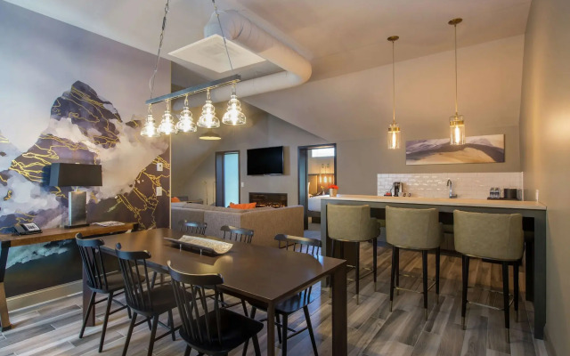 Hotel Saranac Curio Collection By Hilton