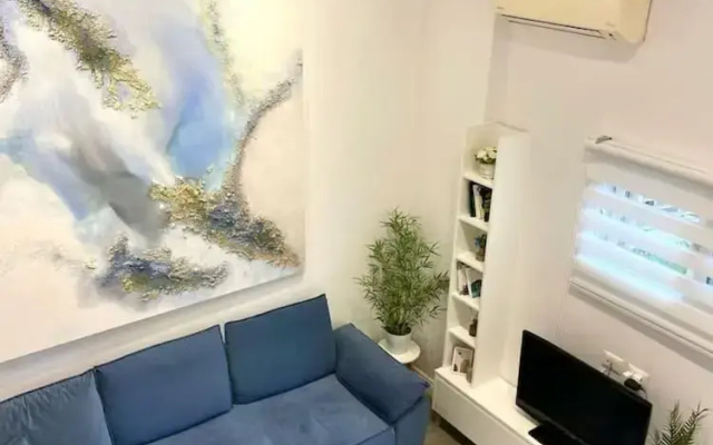 Lovely Blue Home City Center Studio