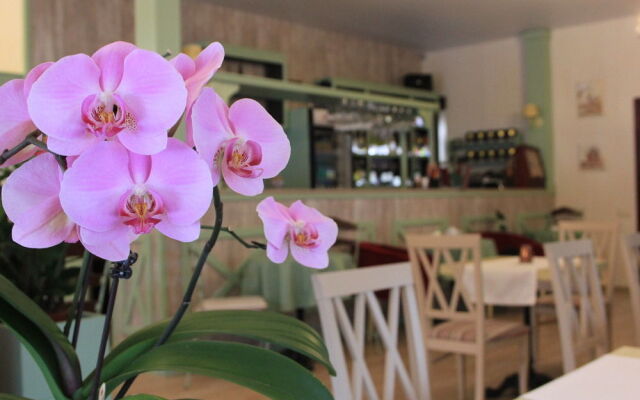 Seasons SPA Boutique Hotel