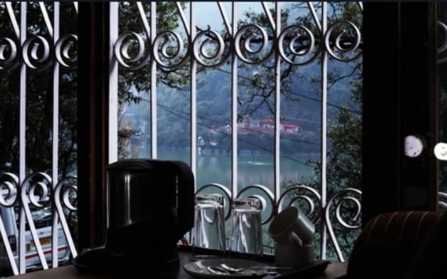 Oak Shade Hotel