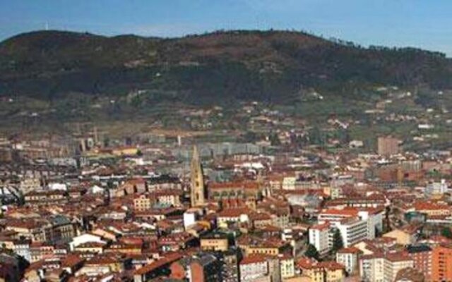 Apartment with 2 Bedrooms in Oviedo, with Wonderful Mountain View And Wifi - 30 Km From the Beach