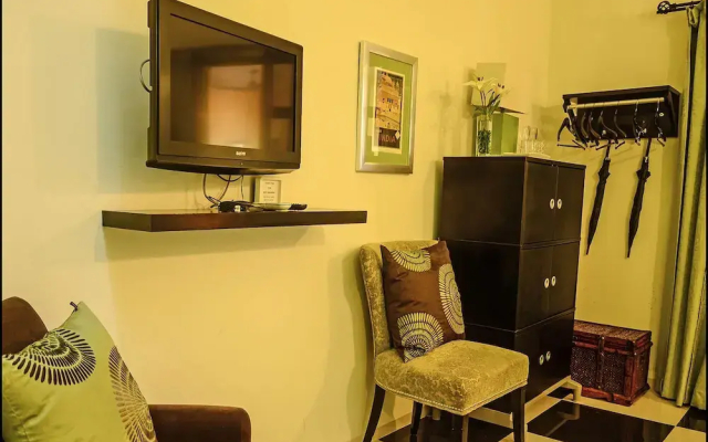 Ochenta Y Dos an urban bed & breakfast