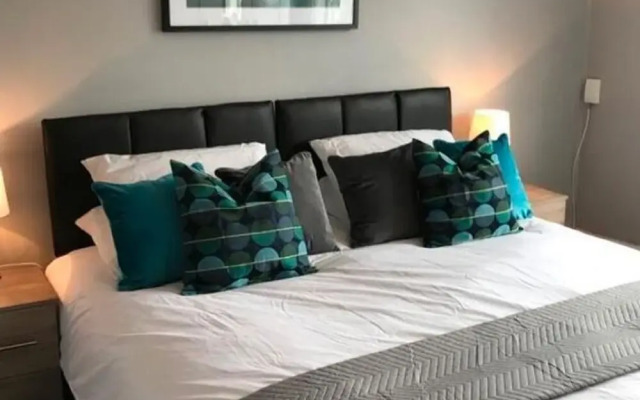 Chic Holiday Home in Manchester near Sheen Gardens