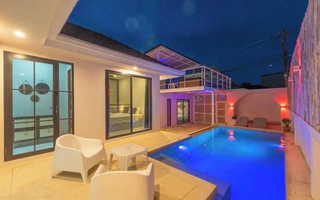 Stylish Rooftop Pool Villa Sea View V211