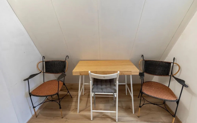 Lanaken Lakeside Cabin Stay