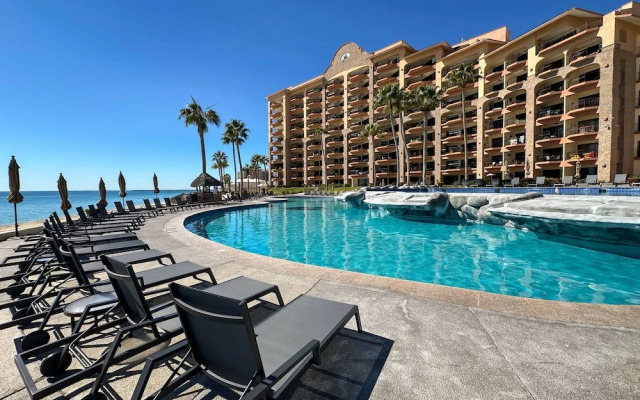 Steps to Sandy Beach Pool Renovated 2BR Condo