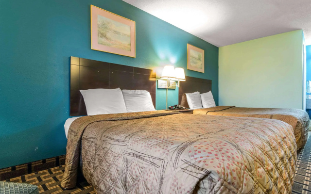 Econo Lodge Inn & Suites Brooks - Louisville South