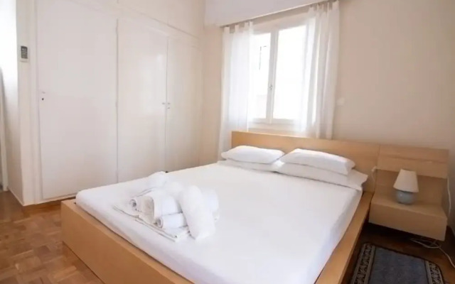 Cozy Apartment Next to Alimos Beach