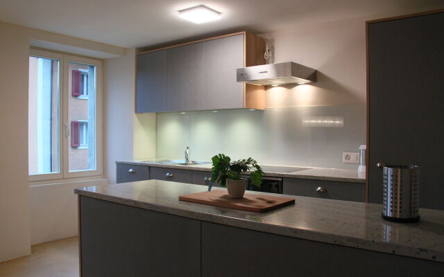 Easy Living Business Apartments