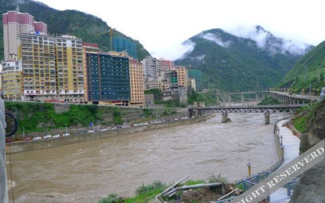 Yajiang Kangba Hanzi Hotel