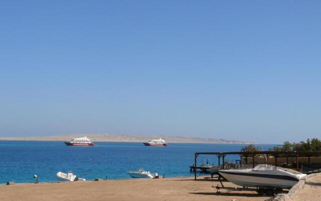 Mini-Studio With Free Private Beach