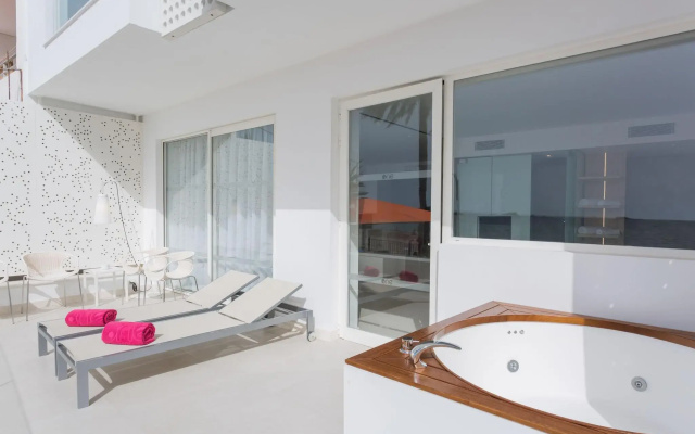 One Ibiza Suites