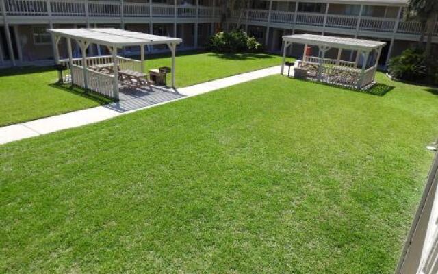 Courtyard #123 Condo