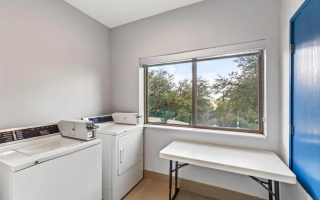 Spark by Hilton Round Rock