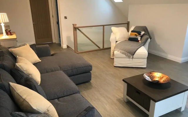 High Specification Coach House, Ebford