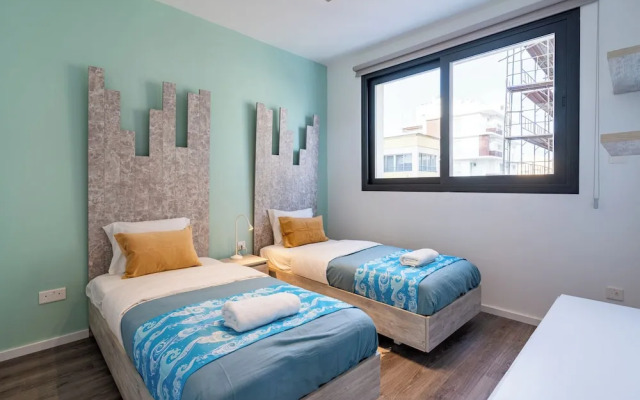 Beachcomber 2-BR Apartment in Larnaca