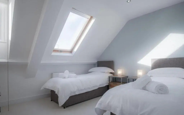 Skylark - 2 Bedroom Apartment - Tenby