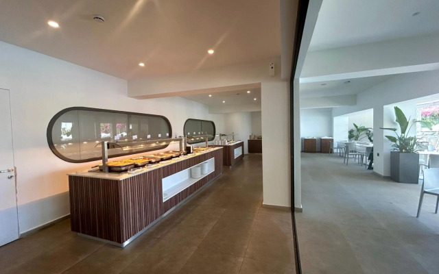 Selini Suites & Waterpark