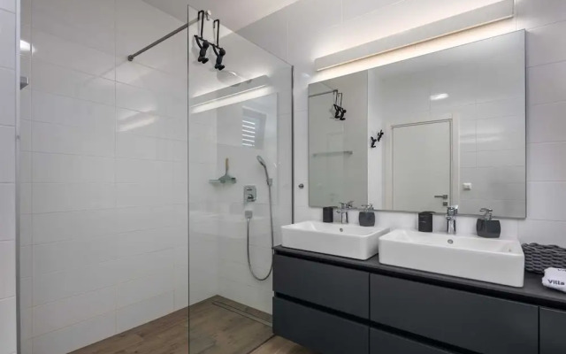 Villa Luxor With Heated Pool