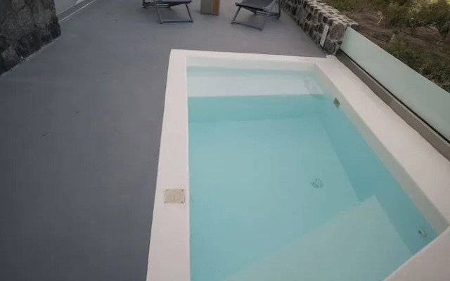 Uranides Luxury Suites