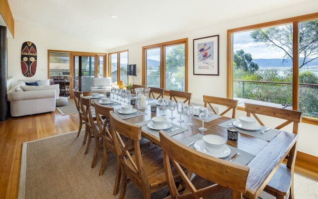 Rimrock - Superior waterfront home