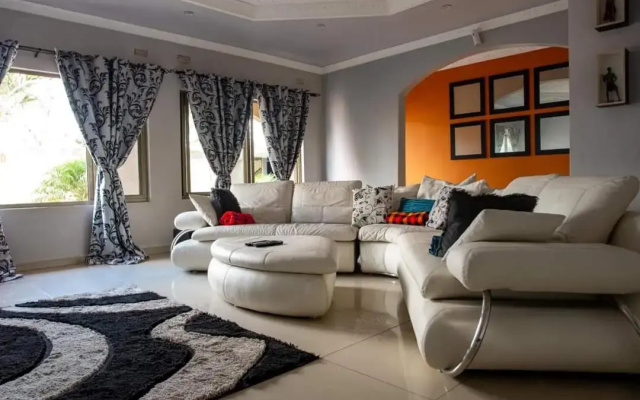 Cheerful and luxurious 4 bedroom villa with a pool.