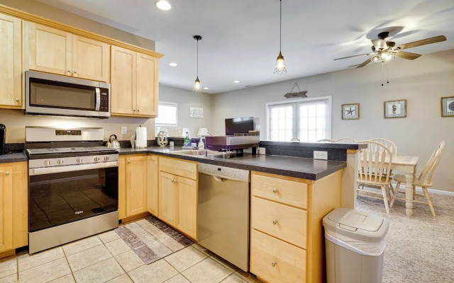 Wildwood Vacation Rental: Walk to Beach Access!