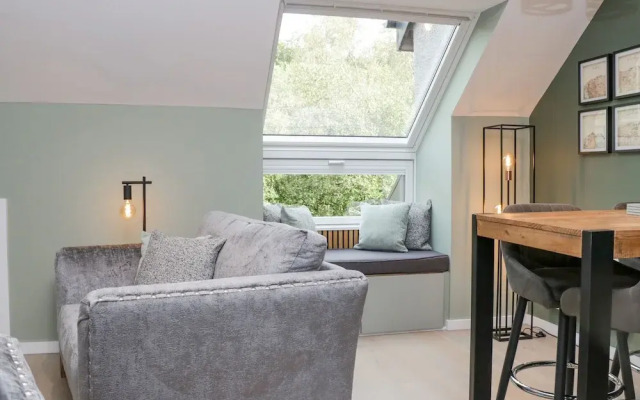 Watch Tree Apartment