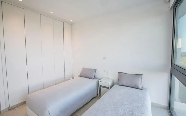 Villa Charlize AQ WP7
