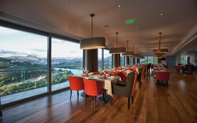 Delfim Douro Hotel