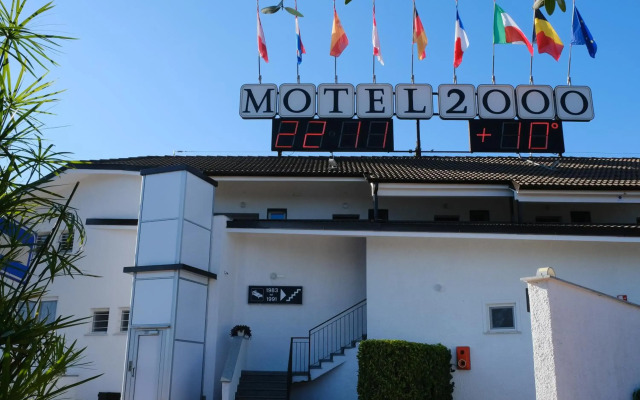 Hotel Motel 2000