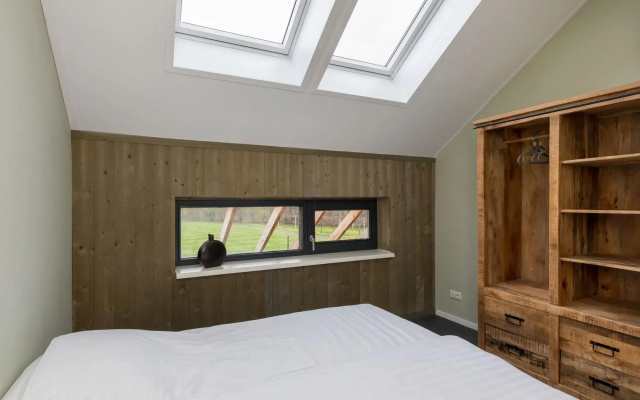 Amazing holiday home in Vrouwenpolder with private garden