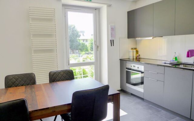Henrys Apartment 100