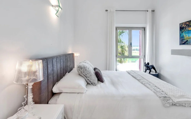 YOLO Spaces – Sotogrande Ocean View Penthouse