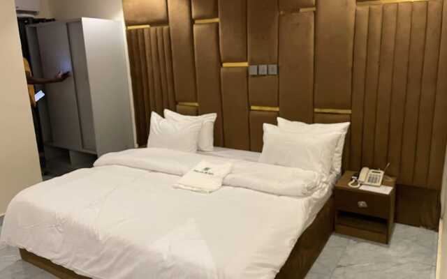 Brain B Hotel and Suites