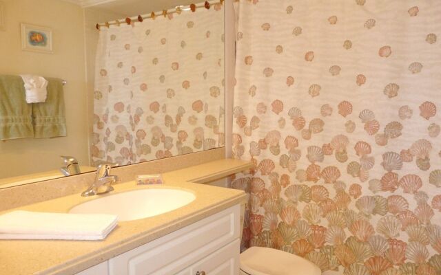 Ideal Beachfront Condo With Pool and two Balconies