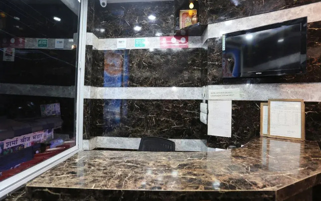 OYO 27002 H S R Ram Bazaar